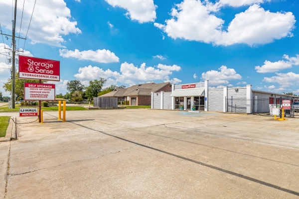 Facility photo: //images.sparefoot.com/medium/238920690e2739b32a7.jpg