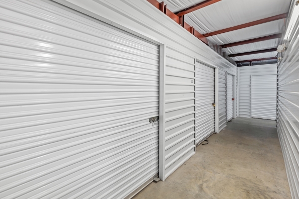 Facility photo: //images.sparefoot.com/medium/238920690e2742b6029.jpg