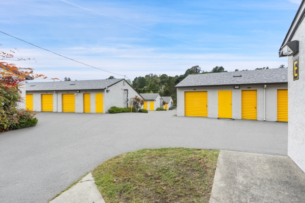Facility photo: //images.sparefoot.com/medium/238928689ae6e99d02b.jpg