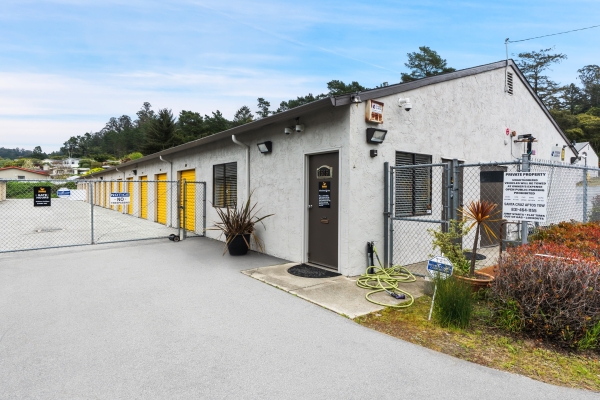 Facility photo: //images.sparefoot.com/medium/238928689b8d5c4f216.jpg