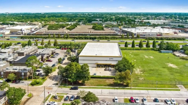 Facility photo: //images.sparefoot.com/medium/23894568d2bebc64e51.jpg