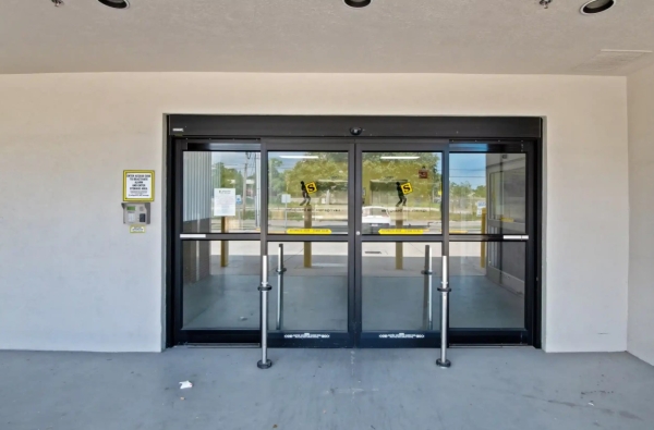 Facility photo: //images.sparefoot.com/medium/23894668d2be499e404.jpg