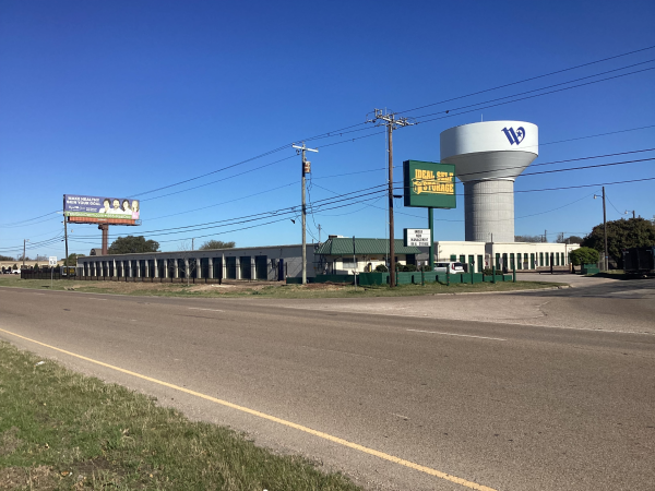 Facility photo: //images.sparefoot.com/medium/23895968af5fe10c921.png