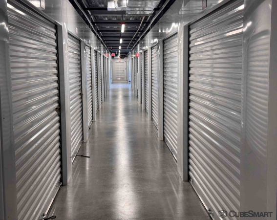 Facility photo: //images.sparefoot.com/medium/239004688f11e144e69.jpg
