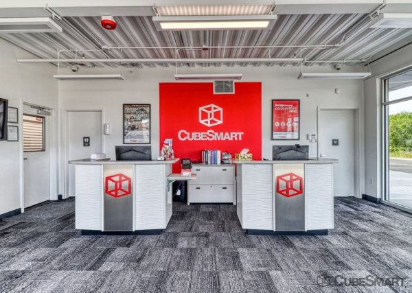 Facility photo: //images.sparefoot.com/medium/23900469031eec2b588.jpg