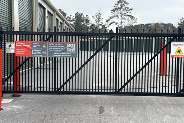 Facility photo: //images.sparefoot.com/medium/23900569f5f97b8268f.jpg