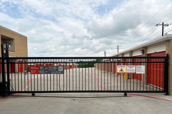 Facility photo: //images.sparefoot.com/medium/2390086a071f782439a.jpg