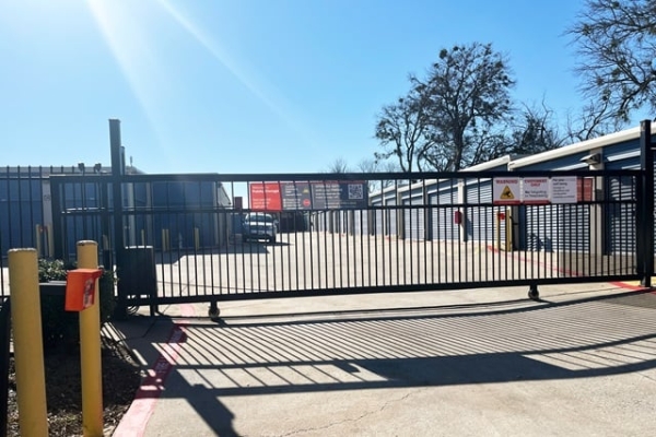 Facility photo: //images.sparefoot.com/medium/239009687a492165549.jpg