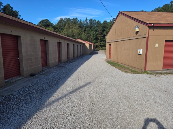 Facility photo: //images.sparefoot.com/medium/239026690169d32536f.jpg