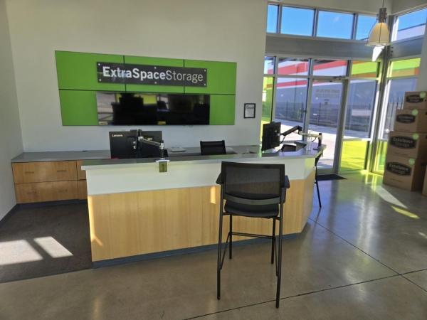 Facility photo: //images.sparefoot.com/medium/23907569942e6c5de32.jpg