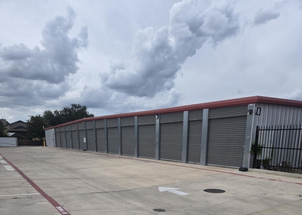 Facility photo: //images.sparefoot.com/medium/23907569942e6d450a4.jpg