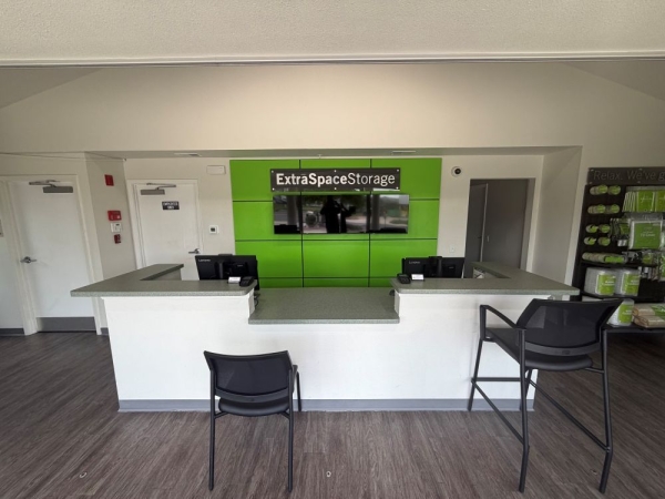 Facility photo: //images.sparefoot.com/medium/23908569f9dca180e8e.jpg