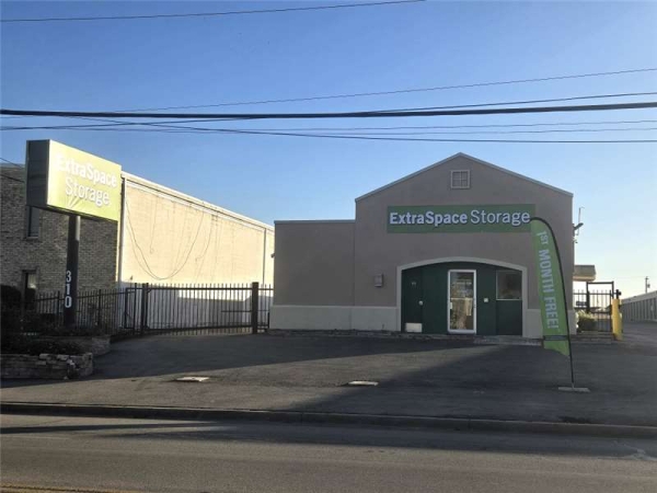 Storage Units at Extra Space Storage - 2236 - San Antonio - E Nakoma Dr - 310 East Nakoma Drive