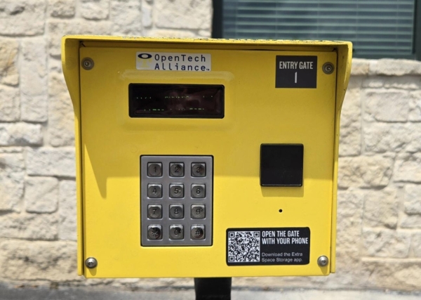 Facility photo: //images.sparefoot.com/medium/23909769de2ce41e72b.jpg