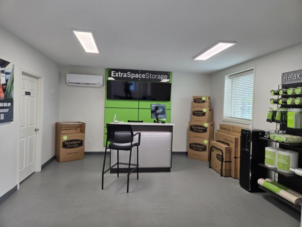 Facility photo: //images.sparefoot.com/medium/23909769de2ce52dcb8.jpg