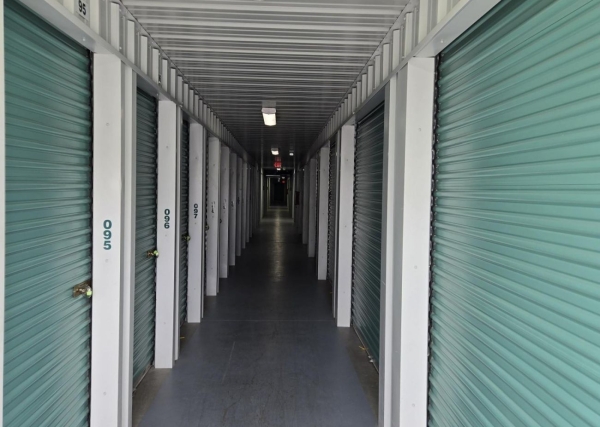 Facility photo: //images.sparefoot.com/medium/23909769de2ce726bf0.jpg