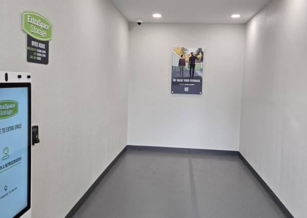 Facility photo: //images.sparefoot.com/medium/23909769de2ce92a0b8.jpg