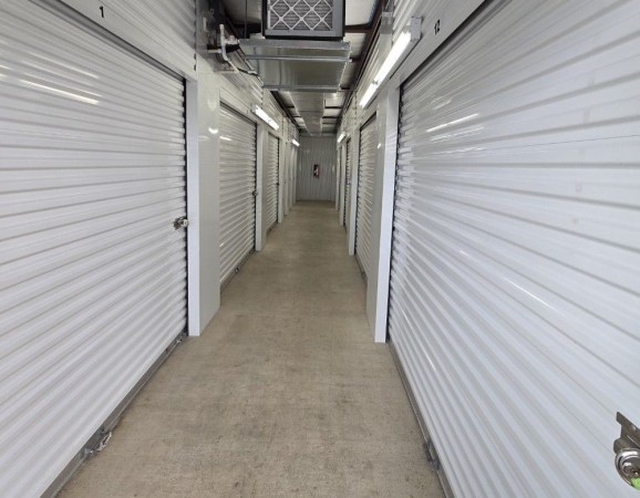 Facility photo: //images.sparefoot.com/medium/23910069da386cc7fbd.jpg