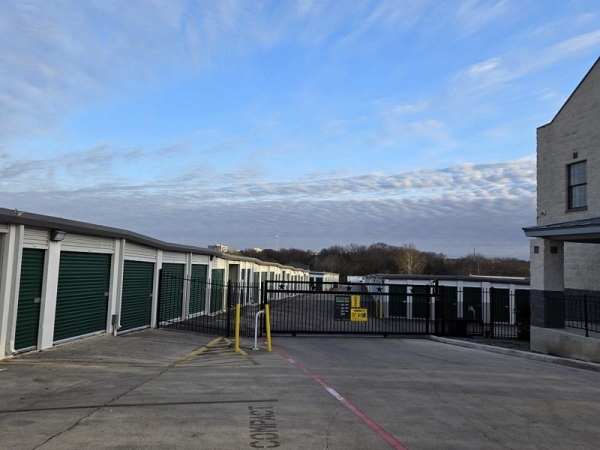 Storage Units at Extra Space Storage - 2232 - San Antonio - 8762 Huebner Rd - 8762 Huebner Road