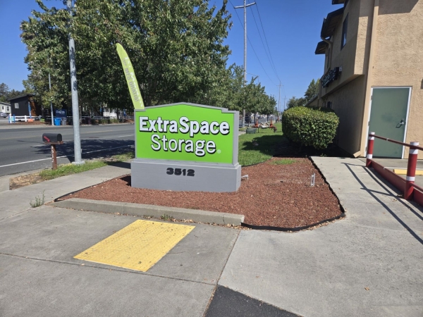 Facility photo: //images.sparefoot.com/medium/2391096994310bbe200.jpg