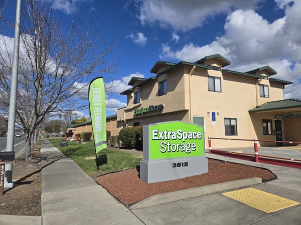 Facility photo: //images.sparefoot.com/medium/2391096999ad9514793.jpg