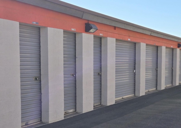 Facility photo: //images.sparefoot.com/medium/2391106994316210907.jpg