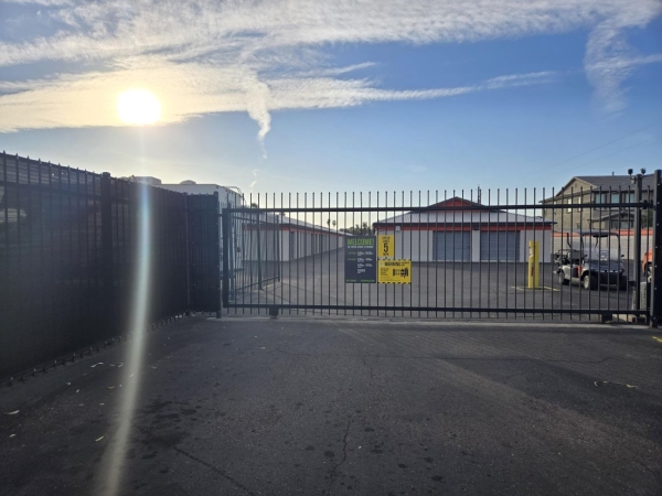 Facility photo: //images.sparefoot.com/medium/23911069943164d07fa.jpg