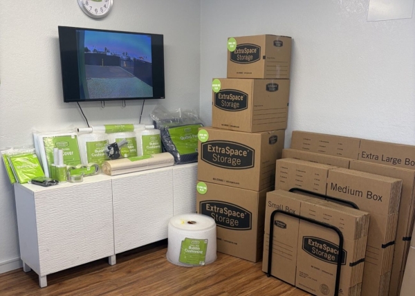 Facility photo: //images.sparefoot.com/medium/2391106a52312cdd826.jpg