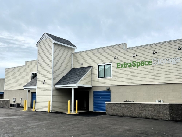 Facility photo: //images.sparefoot.com/medium/2391156a43b06e23edb.jpg