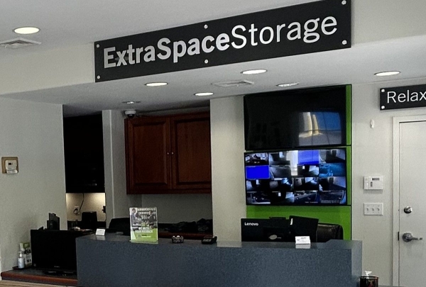 Facility photo: //images.sparefoot.com/medium/2391156a43b074244bd.jpg