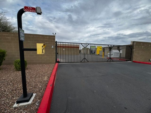 Facility photo: //images.sparefoot.com/medium/23911669fb1152065ff.jpg