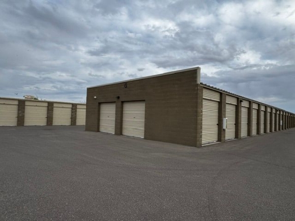 Facility photo: //images.sparefoot.com/medium/23911669fb1153a8a1c.jpg