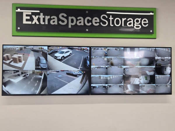 Facility photo: //images.sparefoot.com/medium/23911669fb11560d04a.jpg