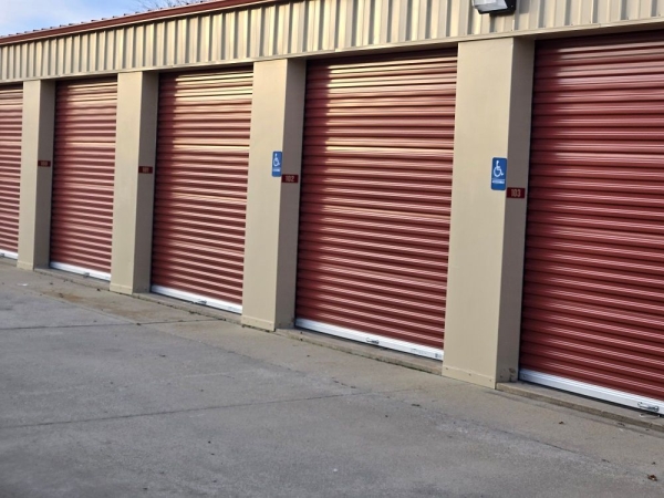 Facility photo: //images.sparefoot.com/medium/239118699431624be93.jpg