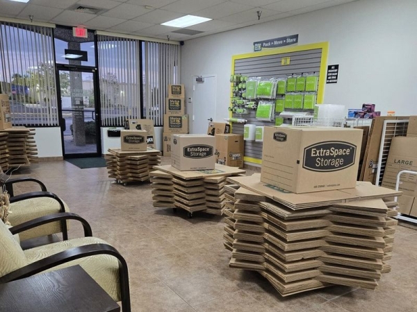 Facility photo: //images.sparefoot.com/medium/239121679a98939b58c.jpg