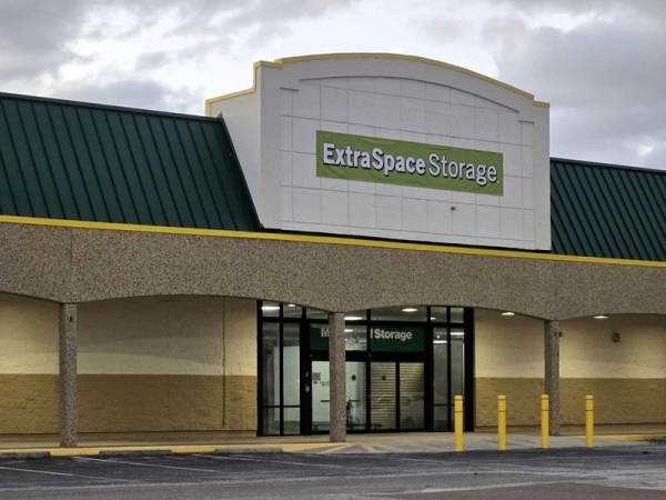 Facility photo: //images.sparefoot.com/medium/239121679ba1503772d.jpg