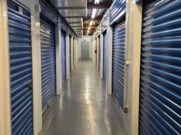 Storage Units at Extra Space Storage - 6690 - Tampa - 8323 W Hillsborough Ave - 8323 West Hillsborough Avenue