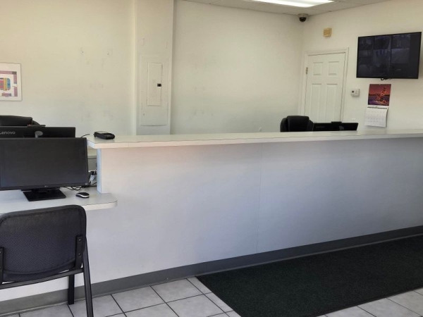 Storage Units at Extra Space Storage - 6690 - Tampa - 8323 W Hillsborough Ave - 8323 West Hillsborough Avenue