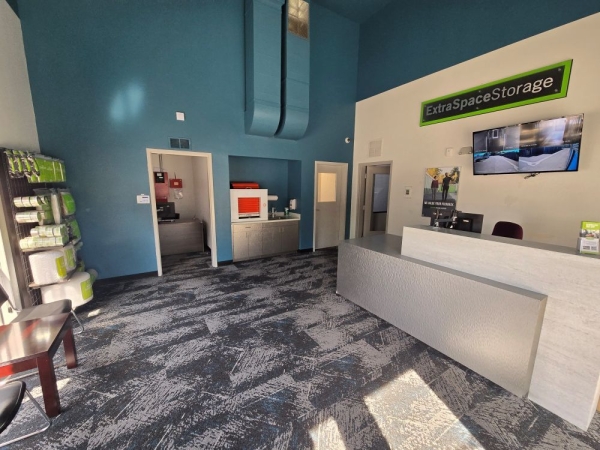 Facility photo: //images.sparefoot.com/medium/23913569ff2335455f8.jpg