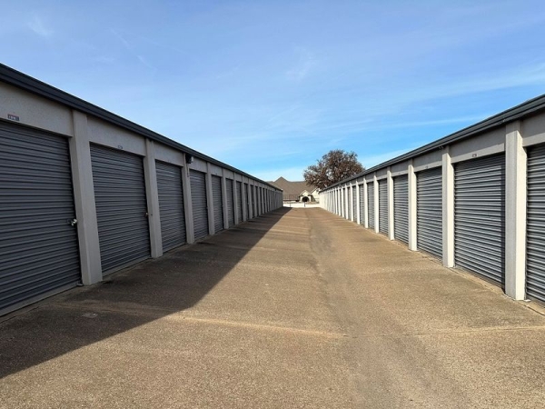 Storage Units at Extra Space Storage - 6644 - Fort Worth - Creek Run Rd - 8900 Creek Run Road