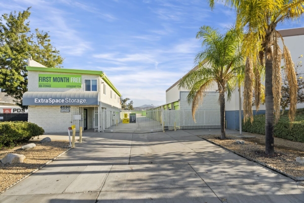 Facility photo: //images.sparefoot.com/medium/2391436994316908e77.jpg