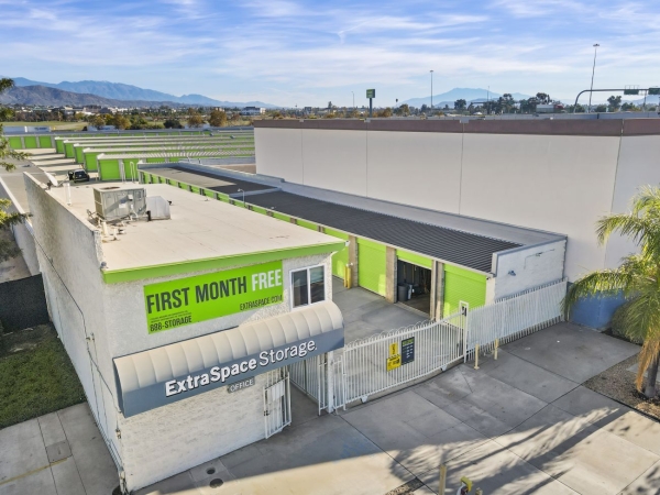 Facility photo: //images.sparefoot.com/medium/2391436994316cb0325.jpg