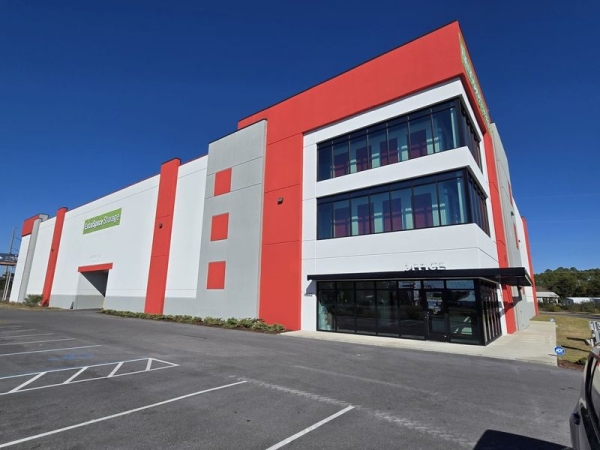 Facility photo: //images.sparefoot.com/medium/2391456799536352849.jpg