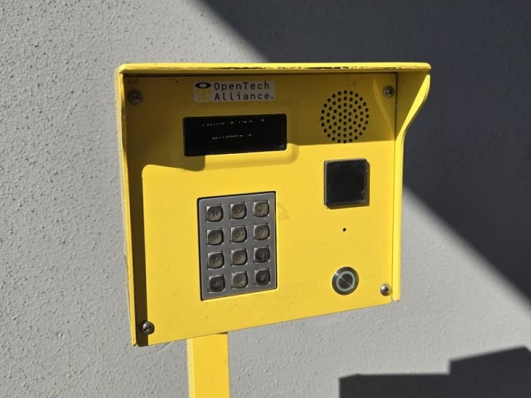 Facility photo: //images.sparefoot.com/medium/2391456799539d8e5cb.jpg