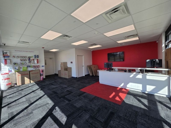 Facility photo: //images.sparefoot.com/medium/239145679953aeb5915.jpg