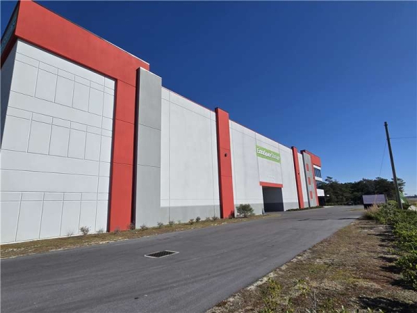 Facility photo: //images.sparefoot.com/medium/239145679953be6f299.jpg