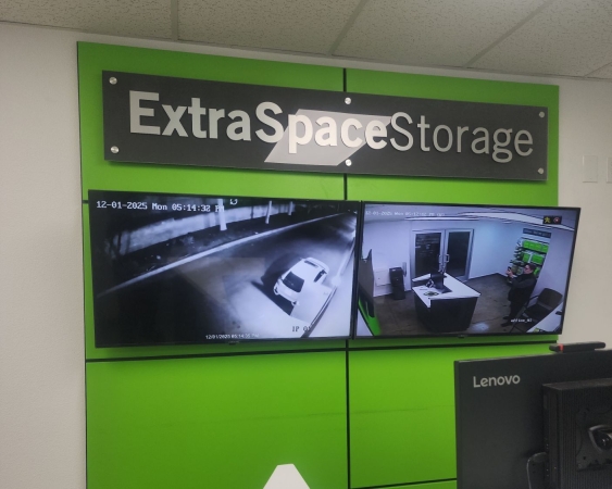 Facility photo: //images.sparefoot.com/medium/23914769943169617e4.jpg