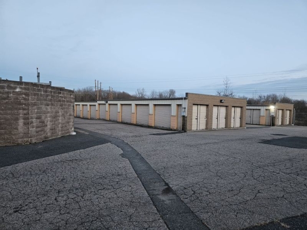 Facility photo: //images.sparefoot.com/medium/2391546904f3ffa3ec8.jpg