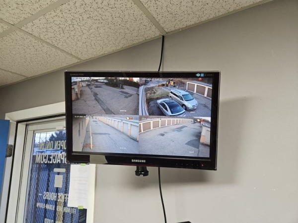 Facility photo: //images.sparefoot.com/medium/2391546904f40f360c7.jpg