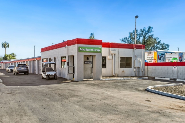 Facility photo: //images.sparefoot.com/medium/239159699431895d9ed.jpg